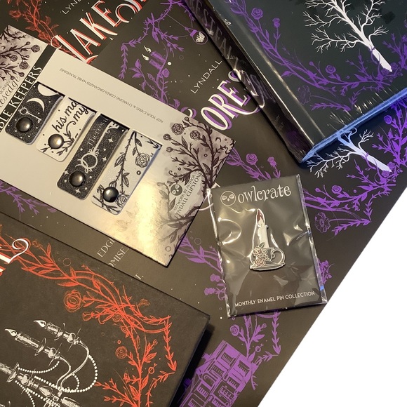 World At Lakesedge Duology Signed with Goodies - Picture 6 of 8